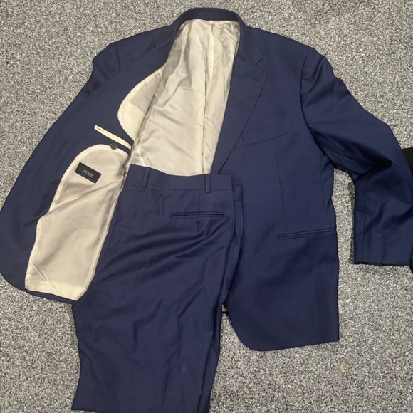 Suitsupply Dark Blue Suit with Cream Lining